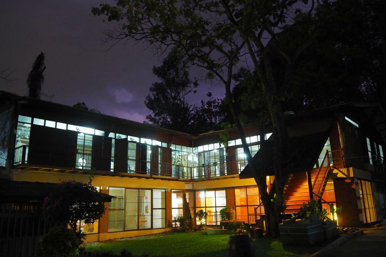 Insight Hostel Чиангмай Екстериор снимка